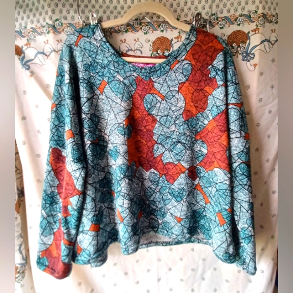 Purple Jam Long-sleeve with Geometric Heart Pattern Size Large